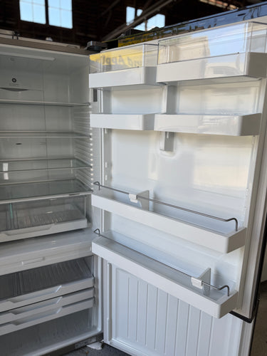 Factory second Fisher & Paykel RF522BRPB6 494-liter bottom mount refrigerator-freezer - Second Hand Appliances Geebung